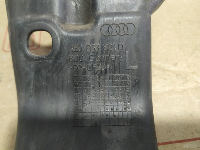 Кронштейн порога Audi A8 2005—2007 D3