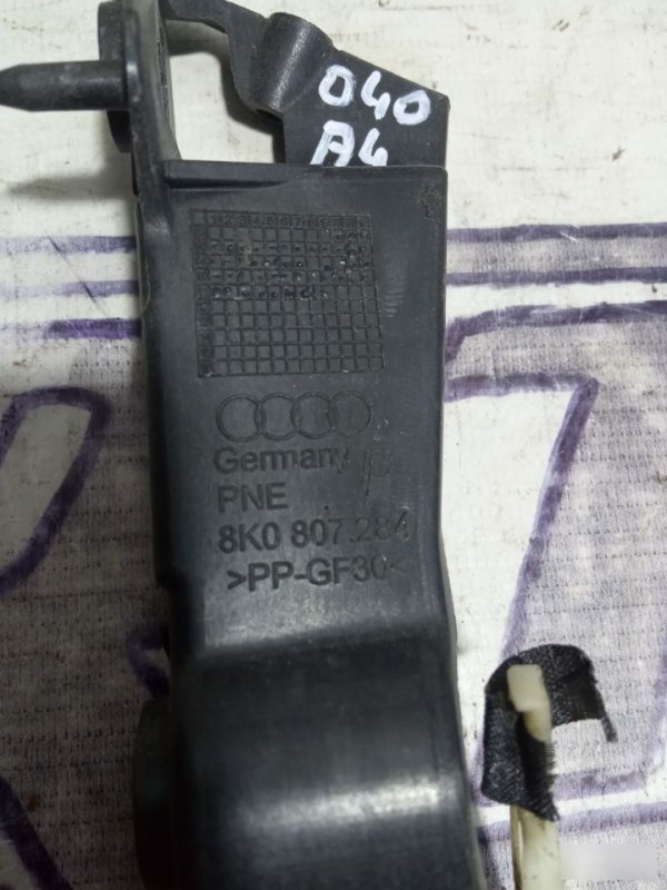 Кронштейн бампера Audi A4 2010 B8