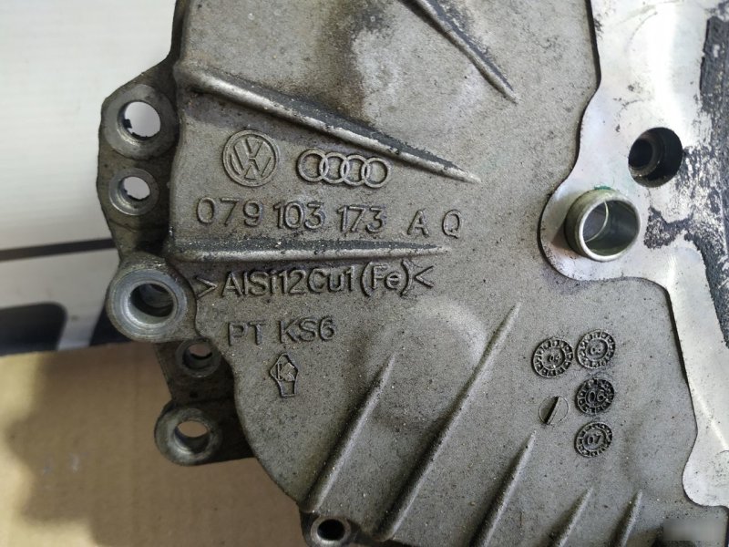 Крышка двигателя Audi A8 2008 D3