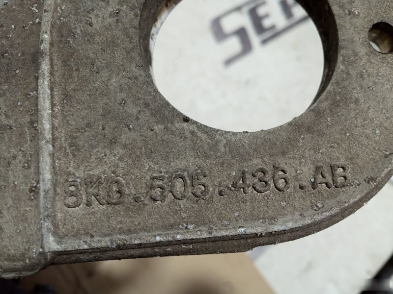 Кулак поворотный Audi A4 2010 B8