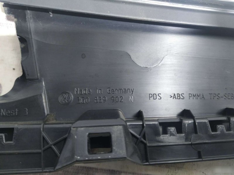 Молдинг двери Volkswagen Passat 2014—2020 B8