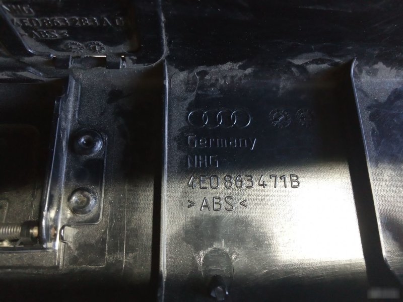 Накладка замка багажника Audi A8 D3