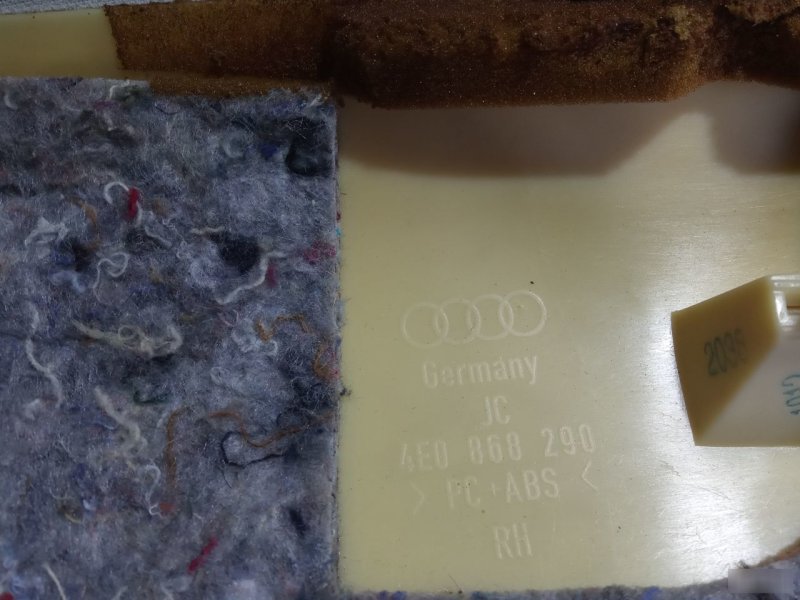 Обшивка стойки Audi A8 D3