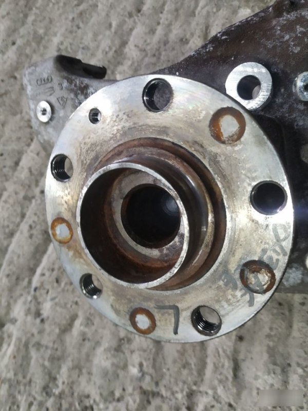 Поворотный кулак Audi A6 2004—2008 С6