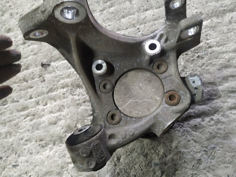 Поворотный кулак Audi A6 2004—2008 С6