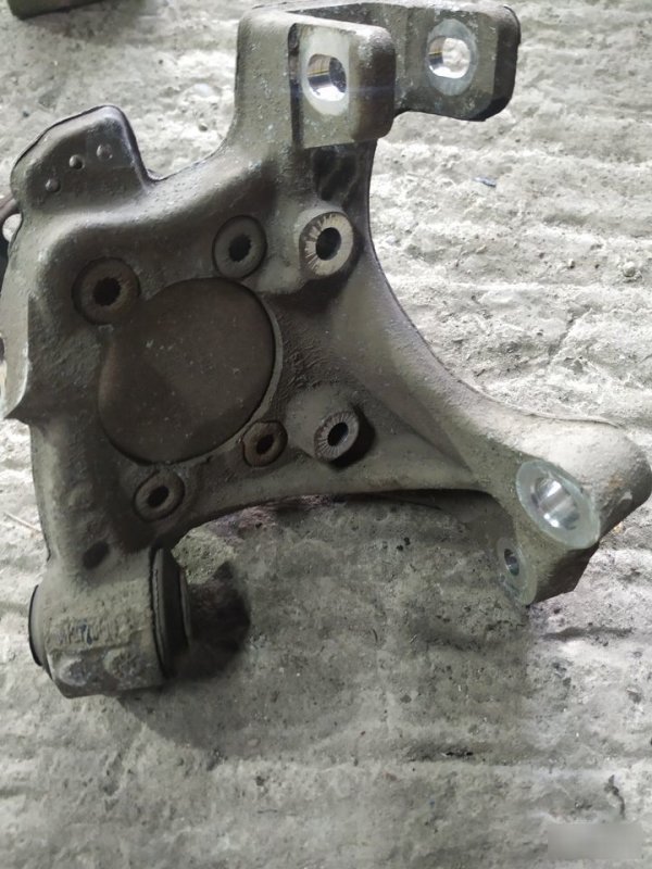Поворотный кулак Audi A6 2004—2008 С6