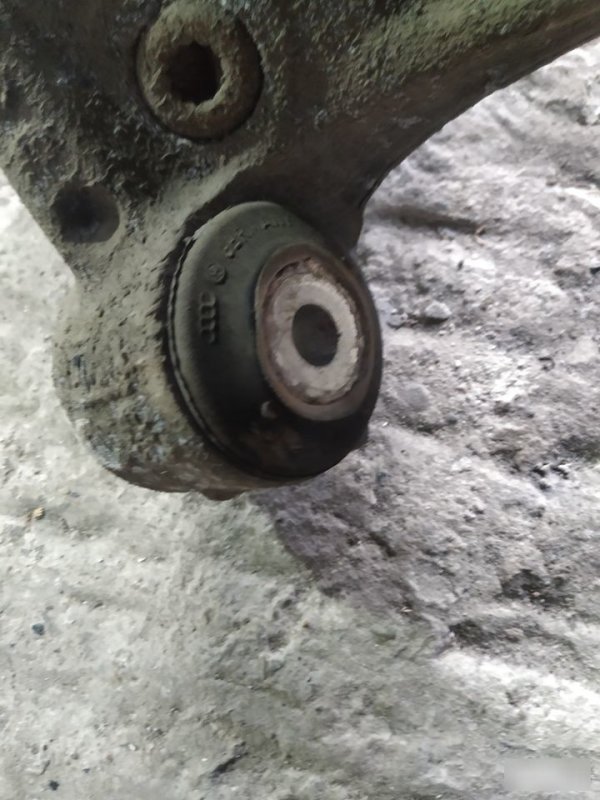 Поворотный кулак Audi A6 2004—2008 С6