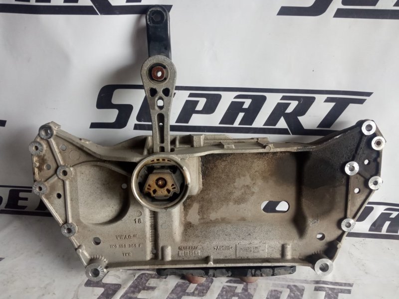 Подрамник Audi A3 8P