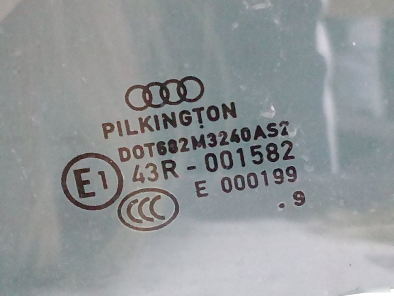 Стекло Audi A4 B8