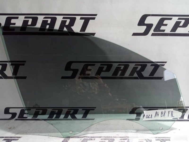 Стекло Audi A4 B8