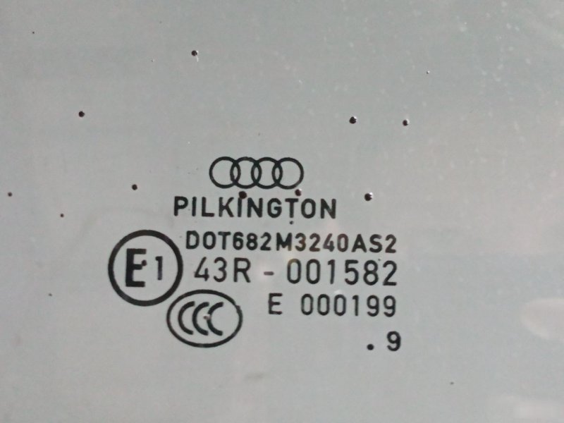Стекло Audi A4 B8