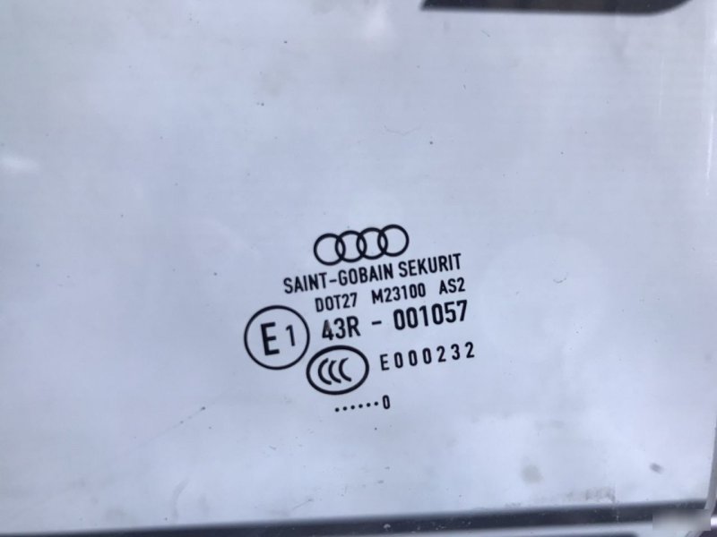 Стекло двери Audi A3 8P