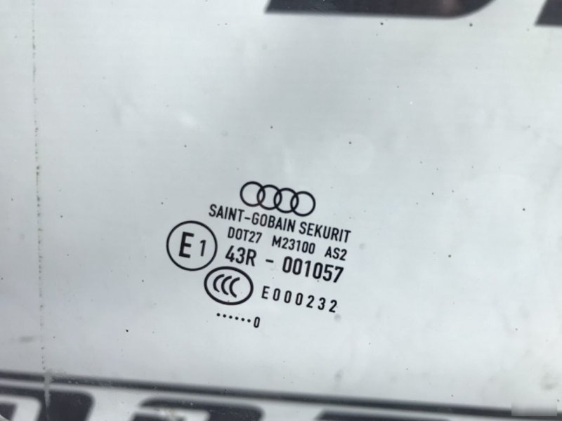 Стекло двери Audi A3 8P