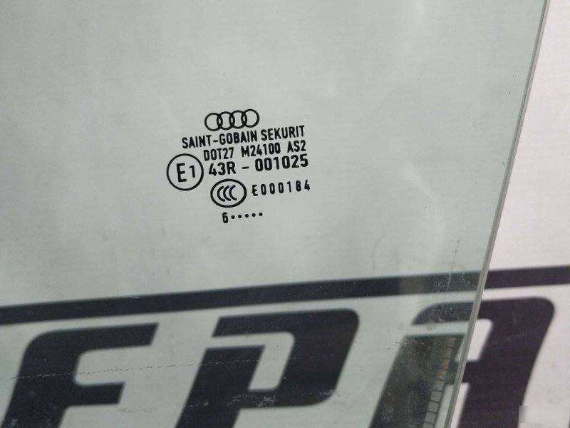 Стекло двери Audi A4 B7
