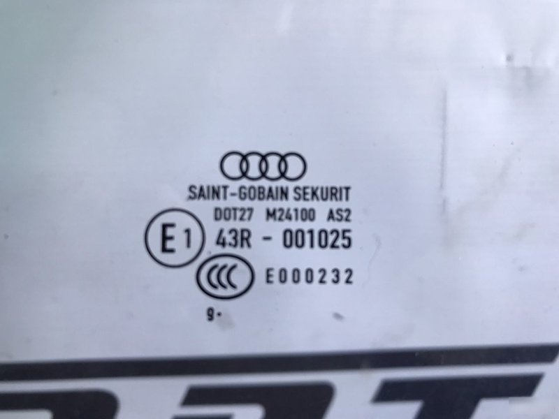 Стекло двери Audi A3 8P