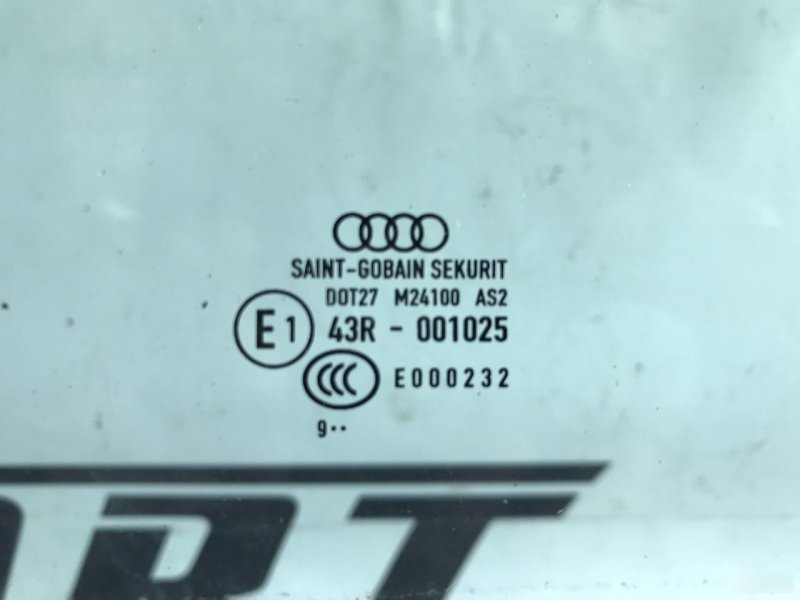 Стекло двери Audi A3 8P