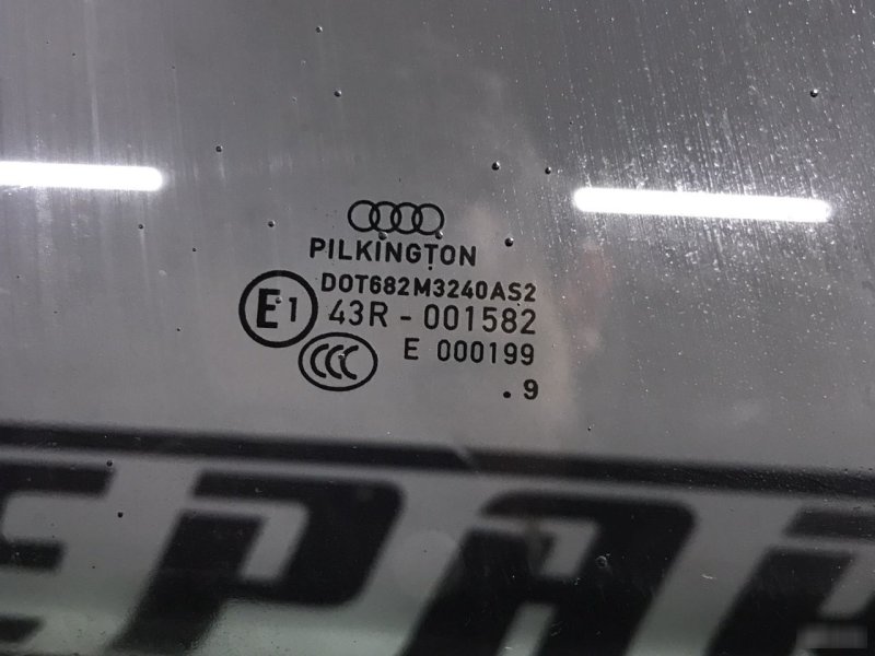 Стекло двери Audi A4 B8