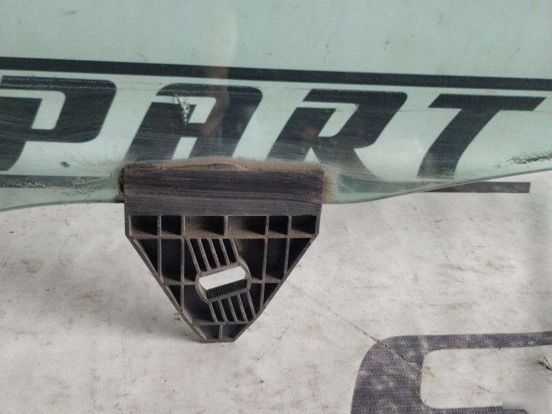 Стекло двери Audi A4 B6