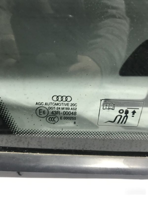 Форточка Audi A4 B8