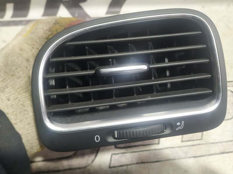Дефлектор обдува салона Volkswagen Golf GTI 2010 VI