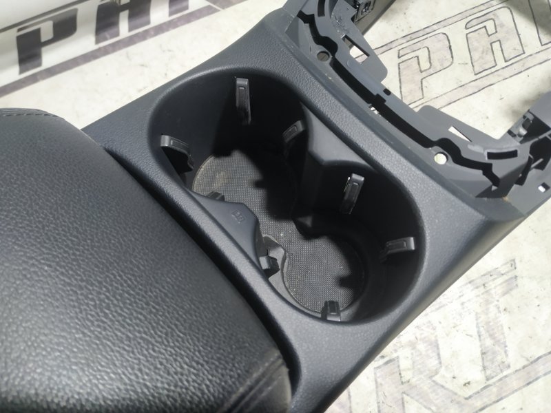 Подлокотник Audi Q5 2013 8R