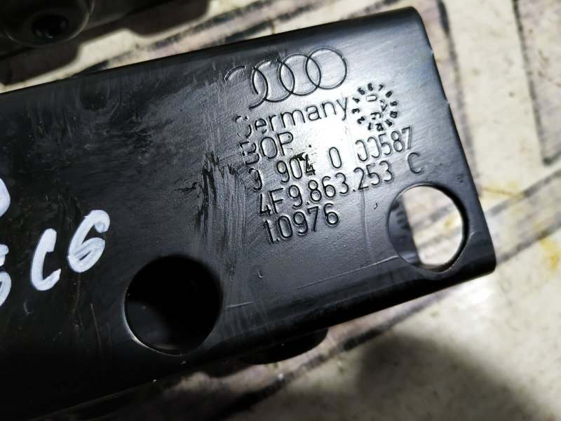 Кронштейн полки багажника Audi A6 2007 C6