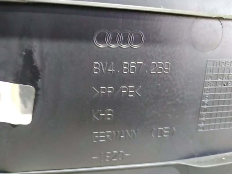 Обшивка средней стойки Audi A3 2013 8V hatchback