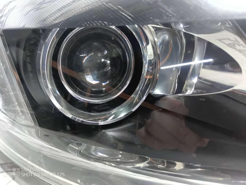 Фара ксеноновая Audi Q7 2007 4L