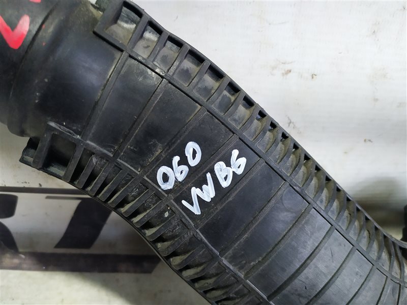 Патрубок интеркулера Volkswagen Passat 2008 B6