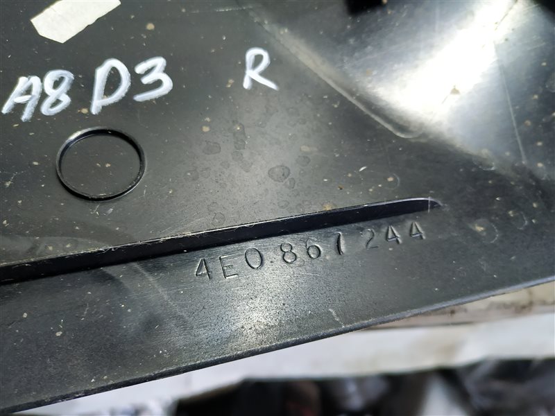 Обшивка центральной стойки Audi A8 2008 D3