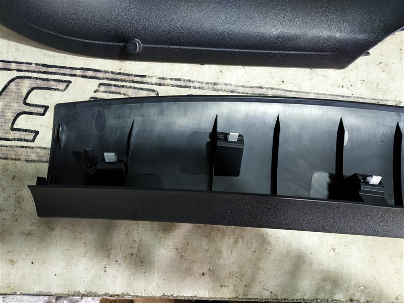 Обшивка двери багажника Volkswagen Tiguan 2010 5N