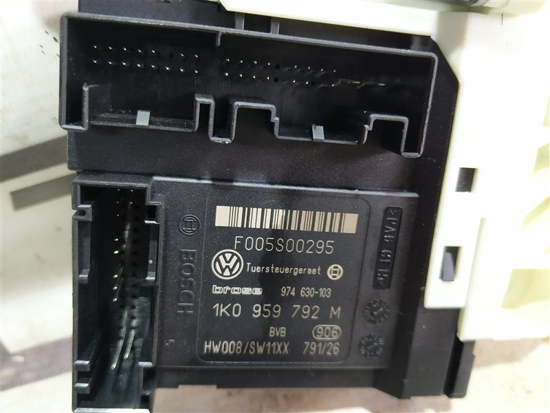 Мотор стеклоподъемника Volkswagen Passat 2008 B6