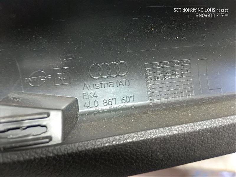Обшивка двери багажника Audi Q7 2007 4L