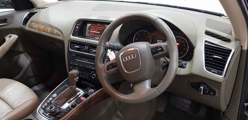 Audi Q5 8R 2010 Audi Q5 2010 8R