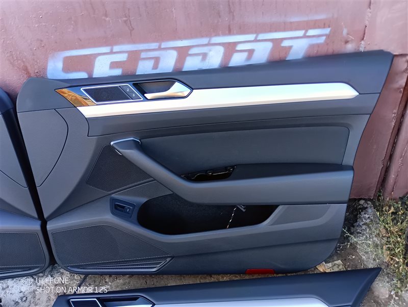 Обшивки дверей Volkswagen Passat 2015 B8