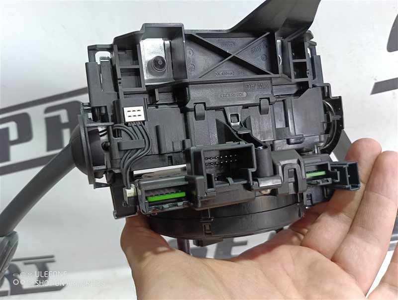 Блок подрулевых переключателей Volkswagen Passat 2015 B8
