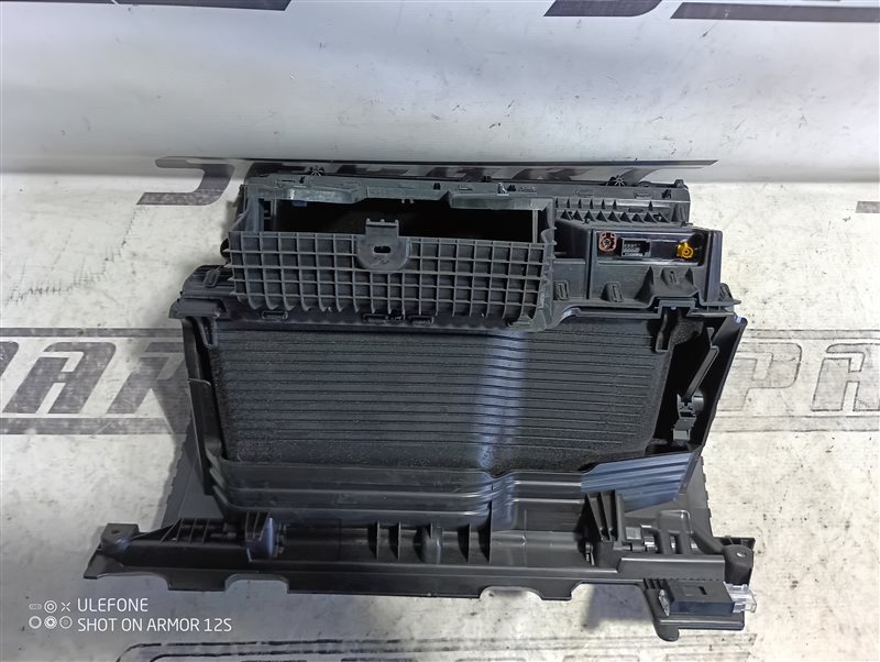 Бардачок Volkswagen Passat 2015 B8