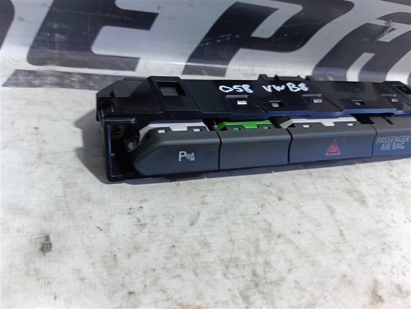 Кнопка аварийной сигнализации Volkswagen Passat 2015 B8