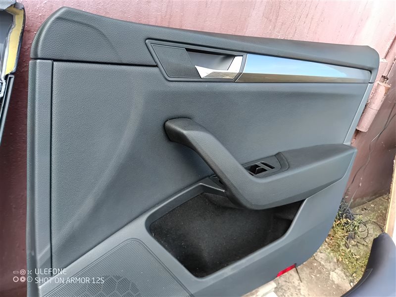 Обшивка двери боковой Skoda Superb 2015 III