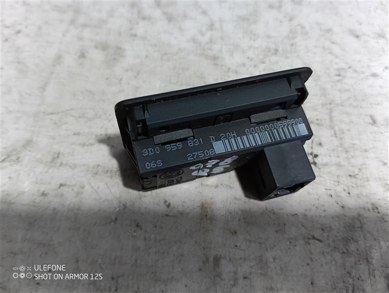 Кнопка открывания багажника Audi Q5 2010 8R