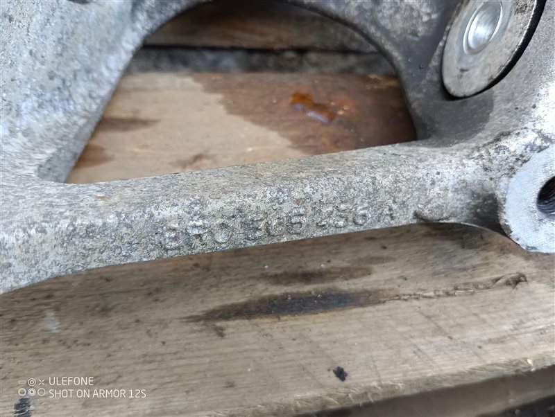 Кулак поворотный Audi Q5 2010 8R