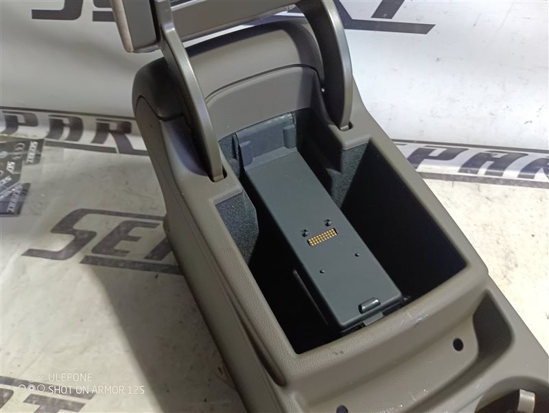 Подлокотник Audi Q5 2010 8R