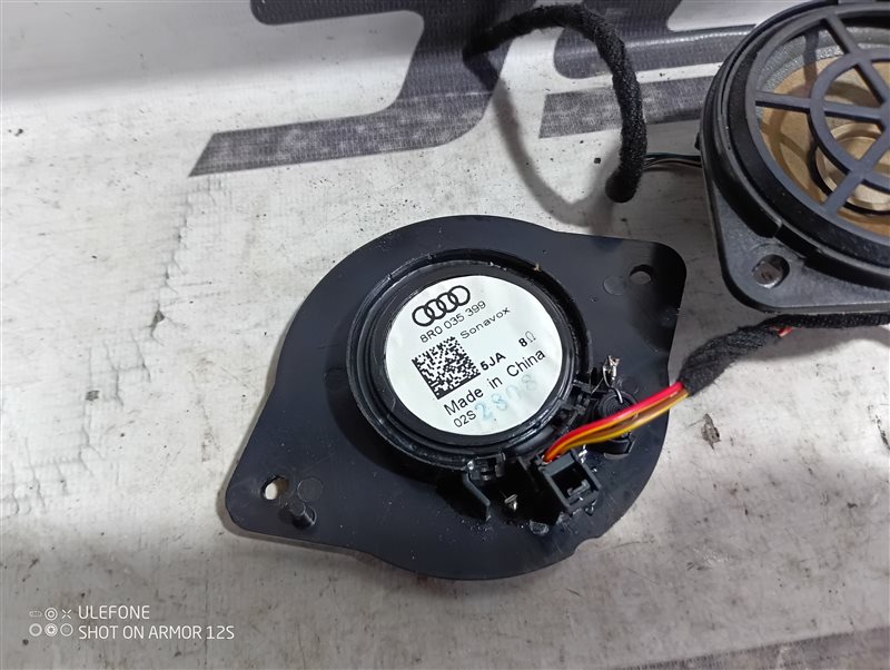 Динамики в торпедо Audi Q5 2010 8R