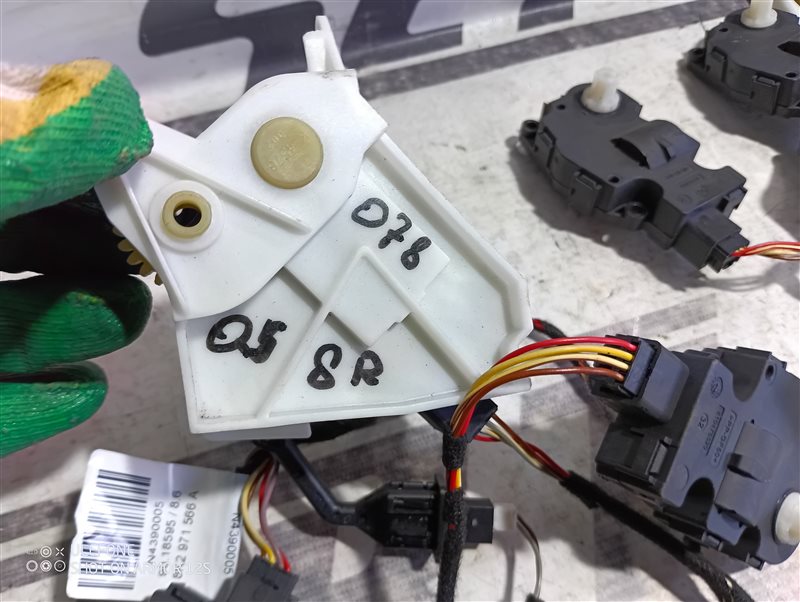 Сервопривод заслонки печки Audi Q5 2010 8R