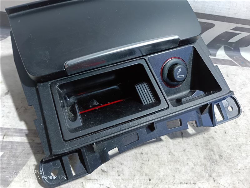 Пепельница Audi Q5 2010 8R