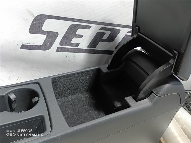 Подлокотник Audi A5 2012 8T