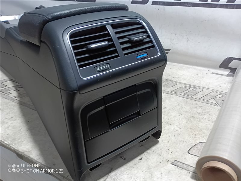 Подлокотник Audi A5 2012 8T