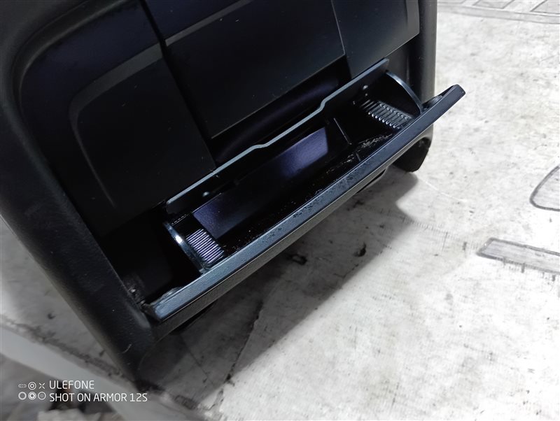 Подлокотник Audi A5 2012 8T
