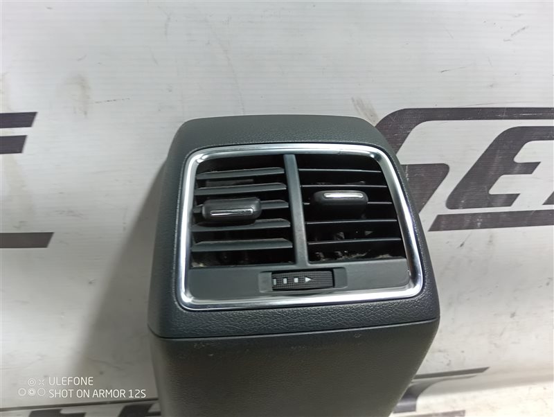 Консоль задняя с дефлекторами Audi Q3 2012 8U