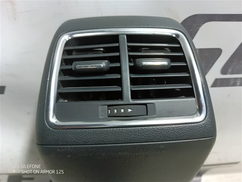 Консоль задняя с дефлекторами Audi Q3 2012 8U